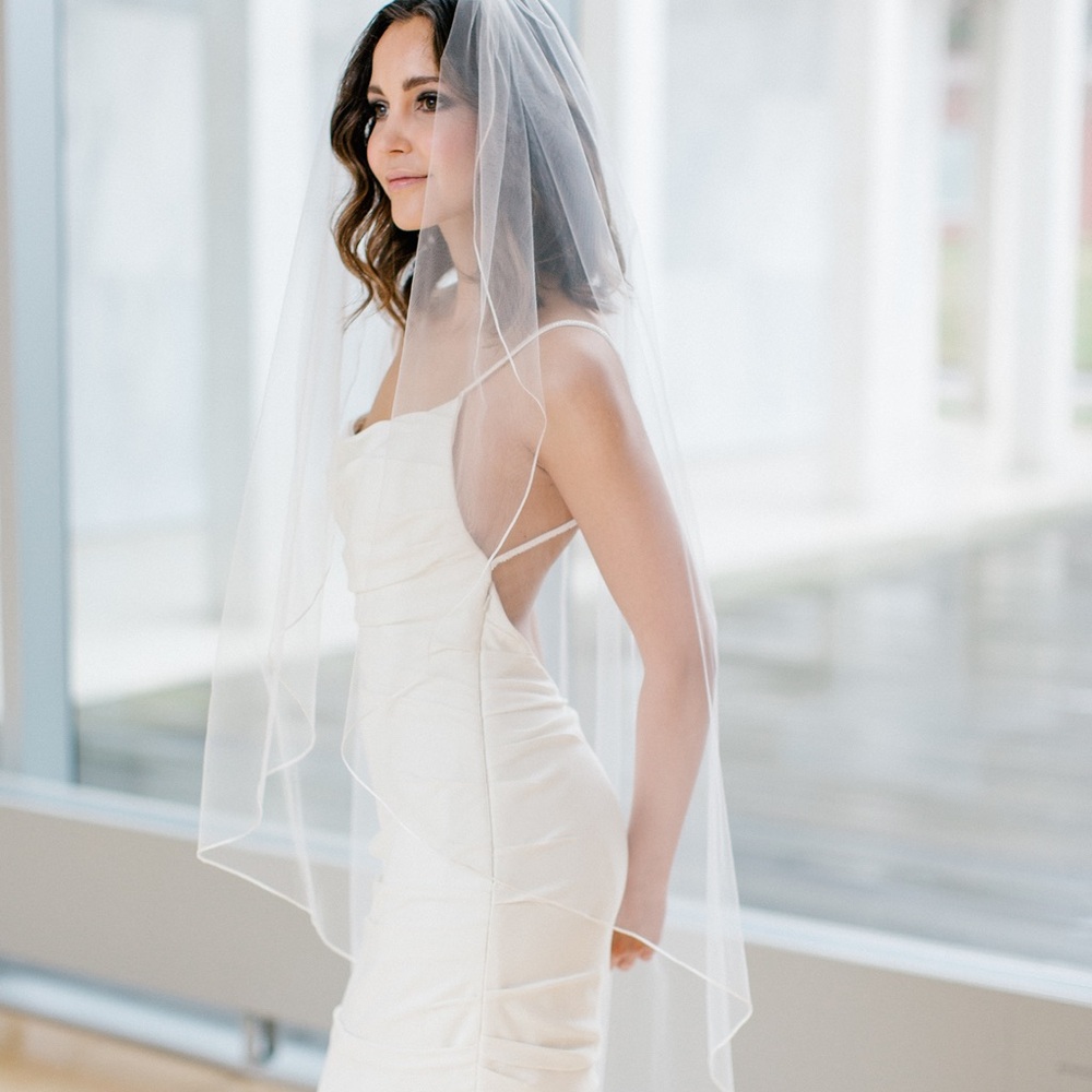 Toni Federici Never Worn Avalon Light Ivory Veil w/ ribbon edge